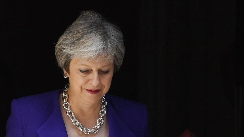 Στριμωγμένη η Τερέζα Μέι ζητά εναλλακτική πρόταση για το Brexit από την ΕΕ